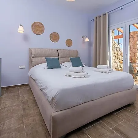 Gin Wellness Hotel Santorini Island