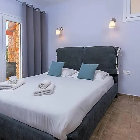 Gin Wellness Hotel Santorini Island